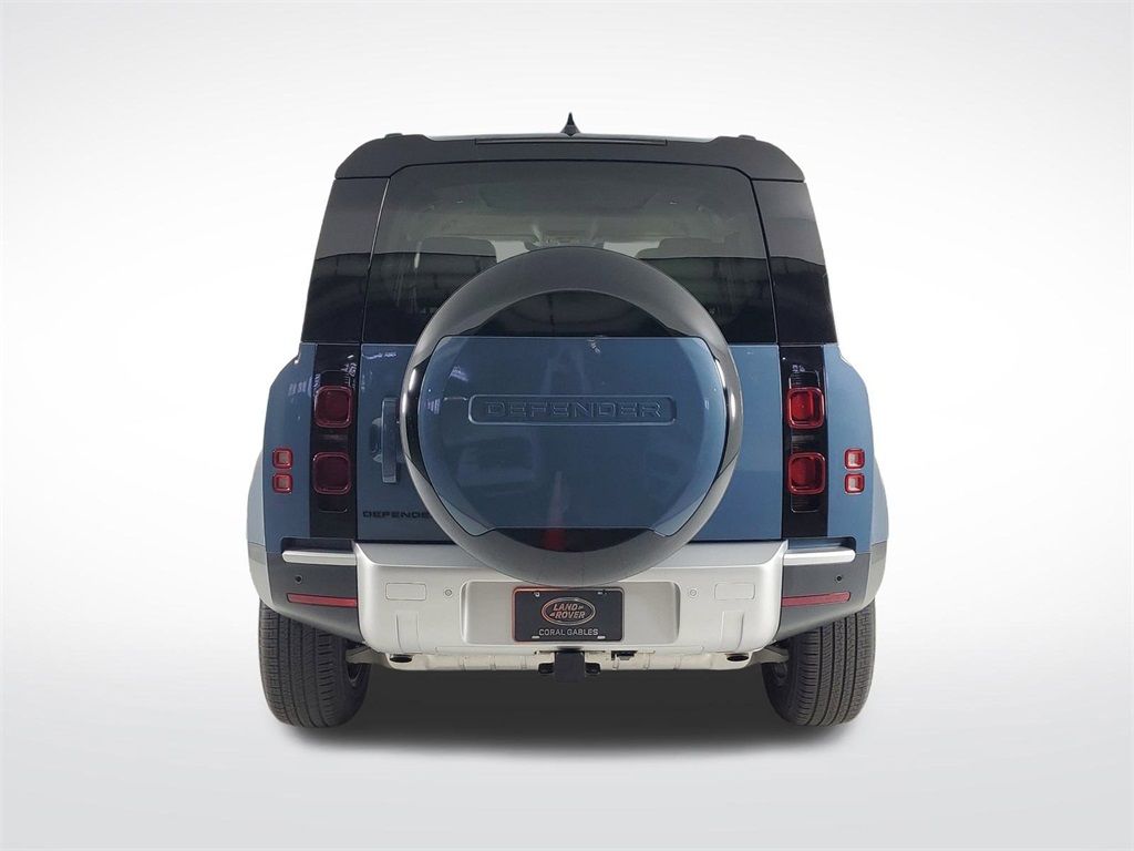 2024 Land Rover Defender 110 S photo 4
