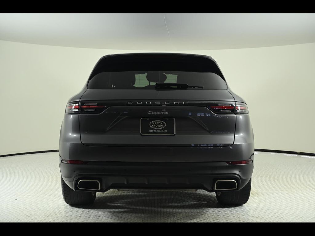 2022 Porsche Cayenne Base photo 3