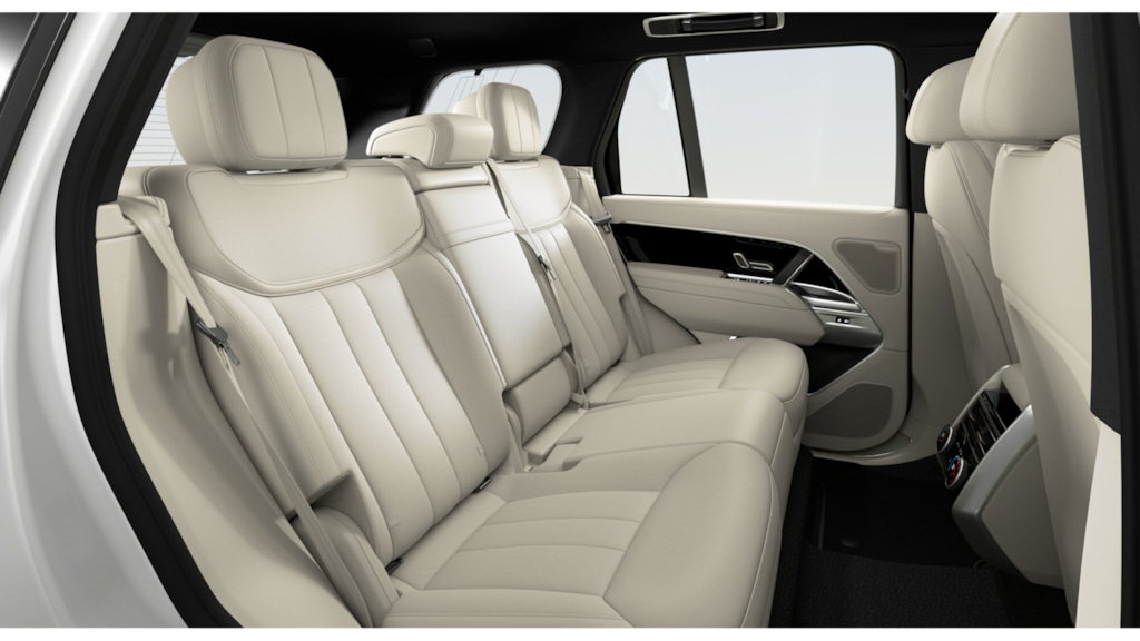 2026 Land Rover Range Rover SE photo 3