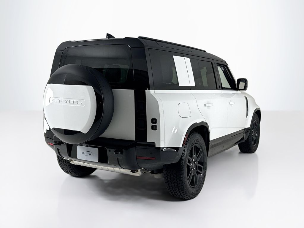 2026 Land Rover Defender 110 X-Dynamic SE photo 3