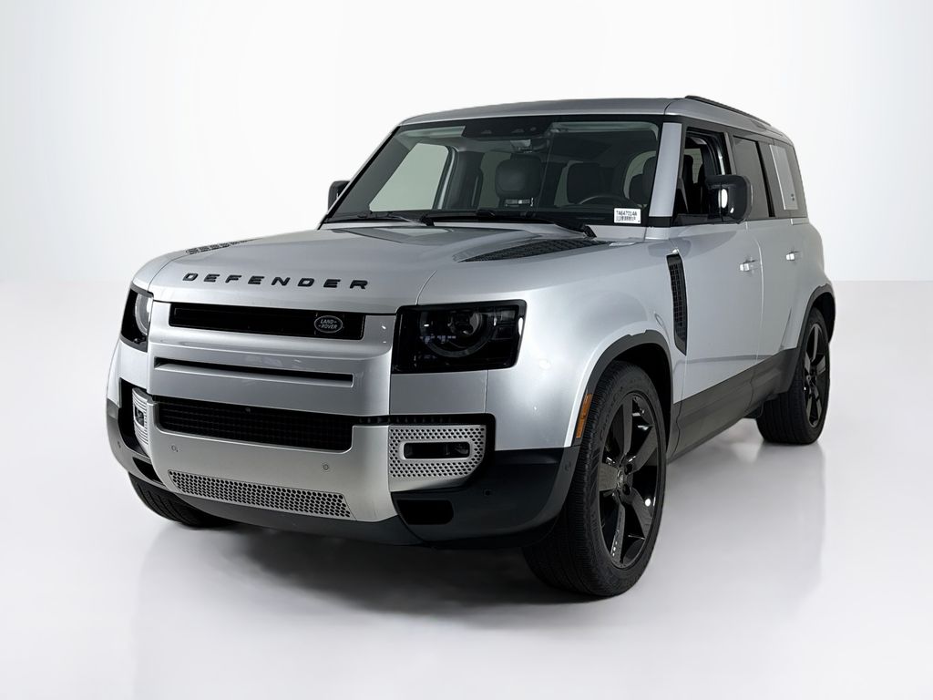 2023 Land Rover Defender SE's photo