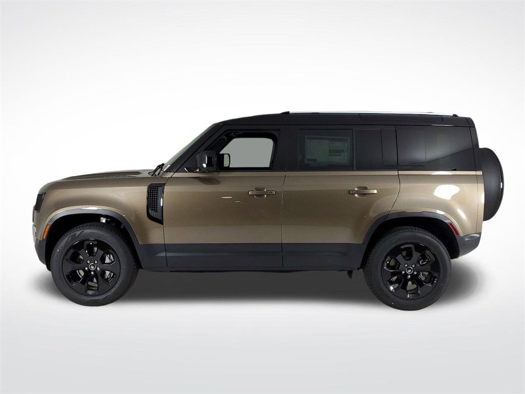 2025 Land Rover Defender 110 S photo 2