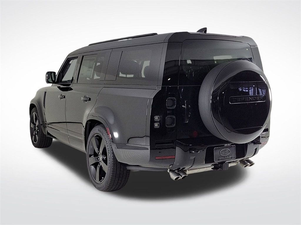 2025 Land Rover Defender 130 V8 photo 3