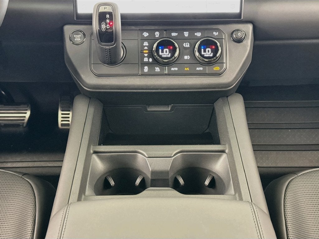 2026 Land Rover Defender OCTA Black - Photo 12
