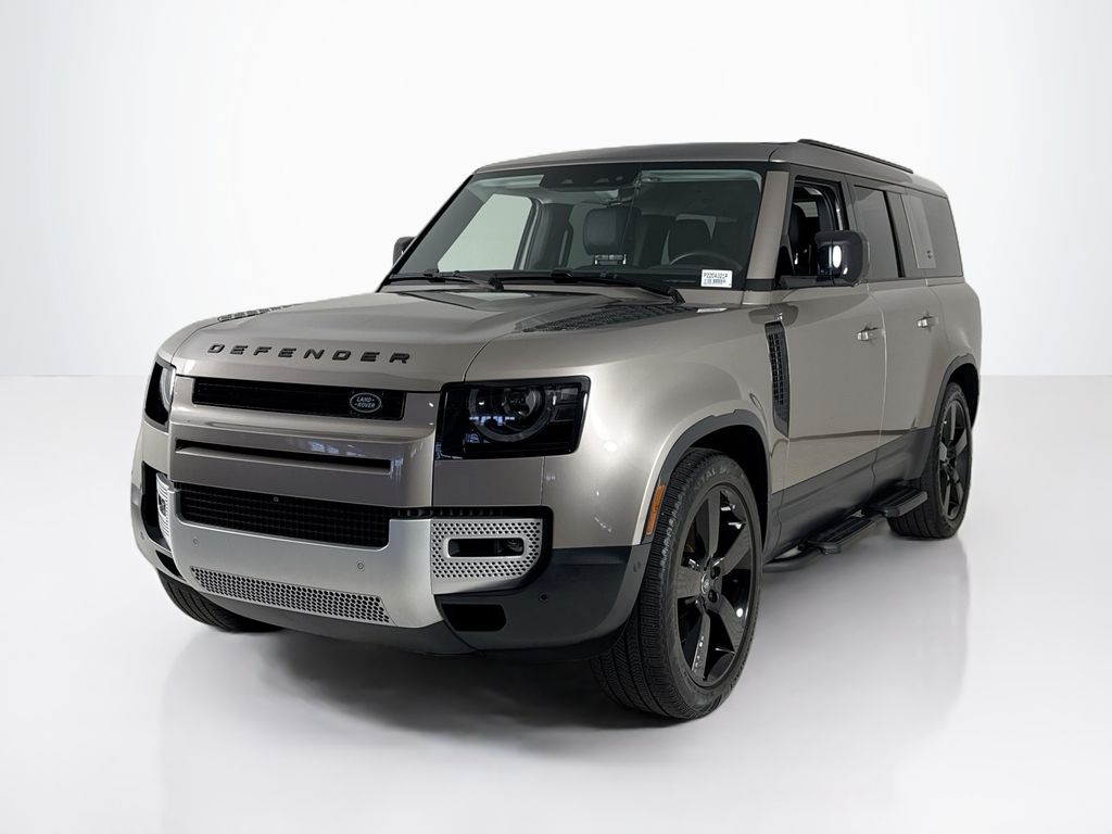 2023 Land Rover Defender SE's photo