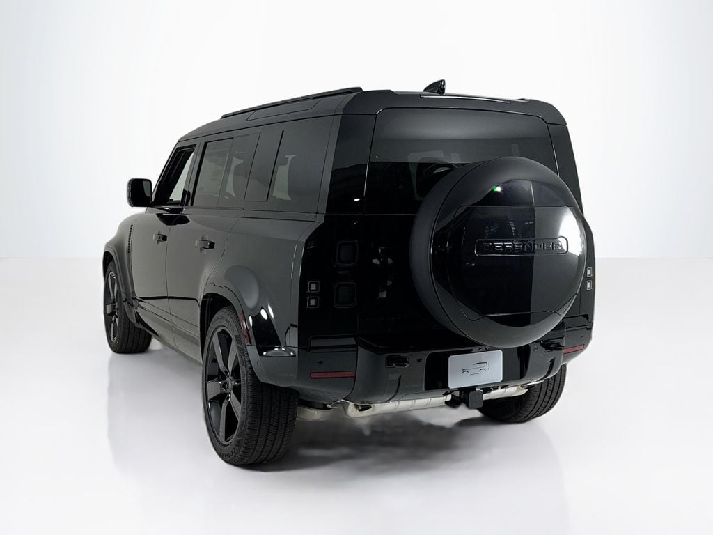2026 Land Rover Defender 110 X-Dynamic SE photo 3