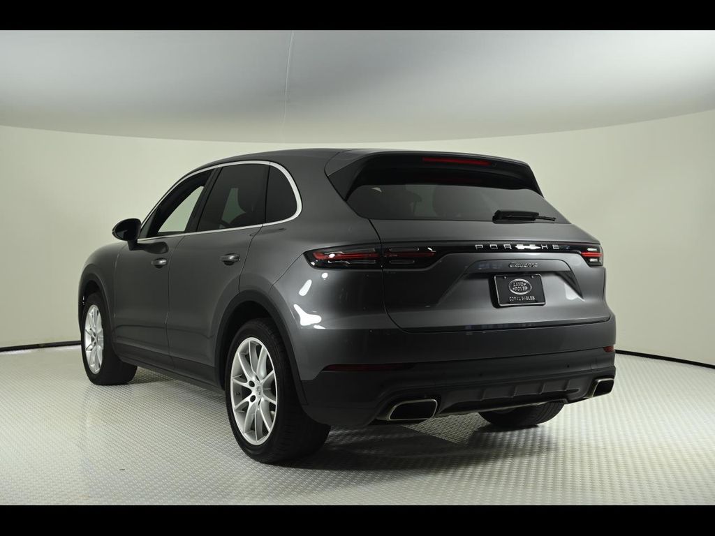 2022 Porsche Cayenne Base photo 2