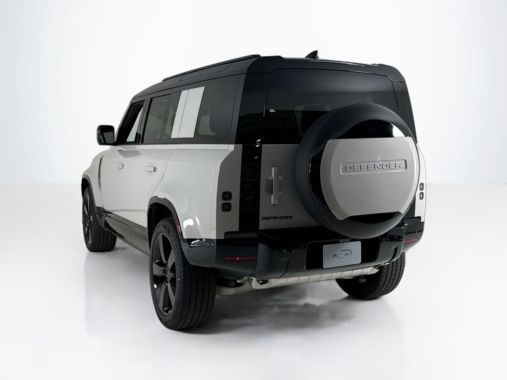 2026 Land Rover Defender 110 X-Dynamic SE photo 3