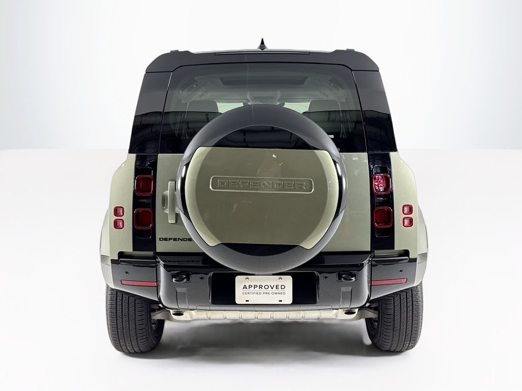 2025 Land Rover Defender 110 X-Dynamic SE photo 4