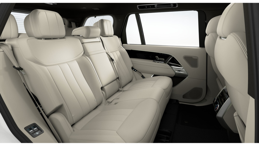 2026 Land Rover Range Rover SE photo 3