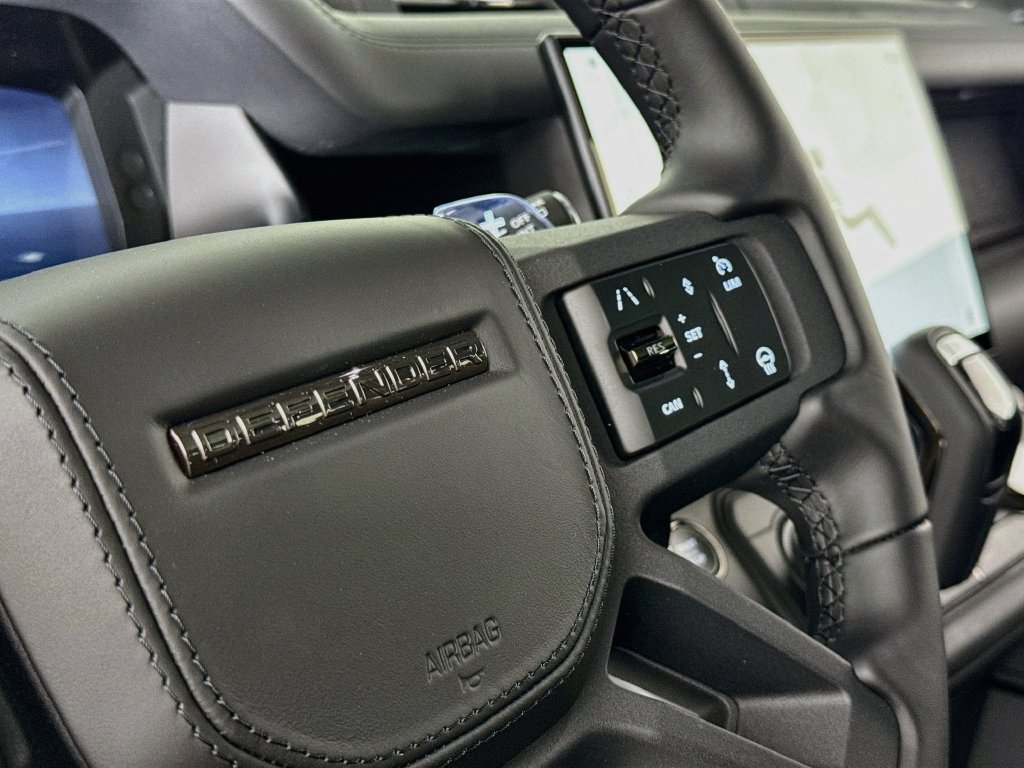 2026 Land Rover Defender OCTA Black - Photo 20