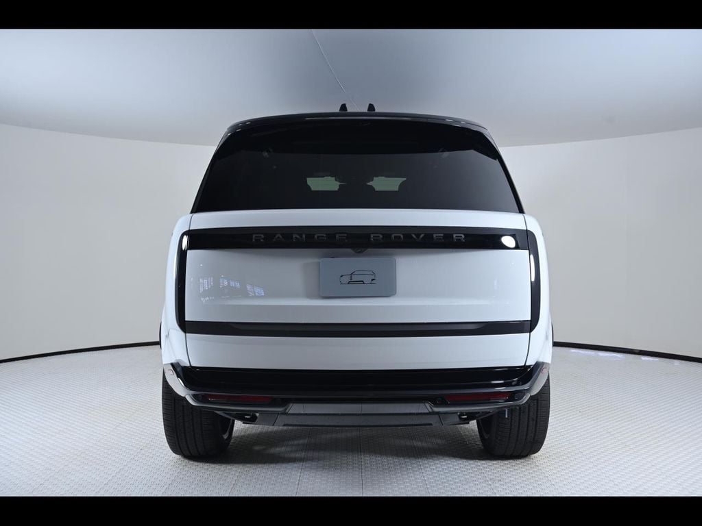 2026 Land Rover Range Rover SE photo 4
