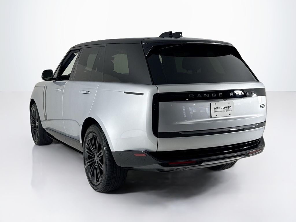 2023 Land Rover Range Rover SE photo 3
