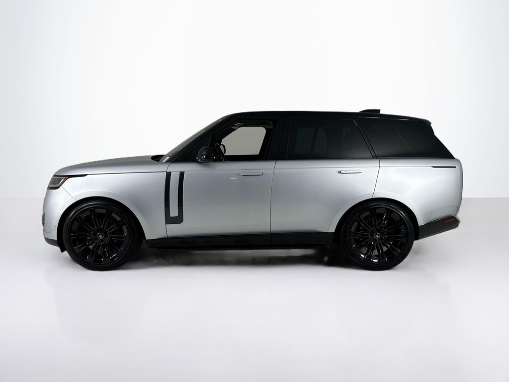 2023 Land Rover Range Rover SE photo 2