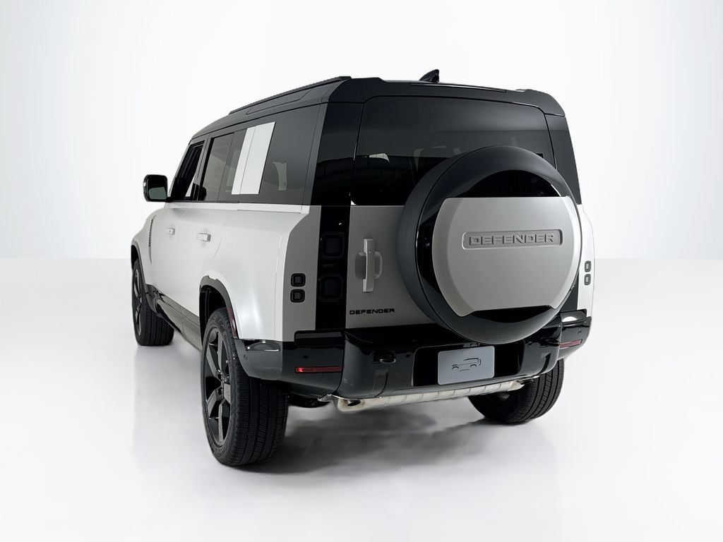 2026 Land Rover Defender 110 X-Dynamic SE photo 3