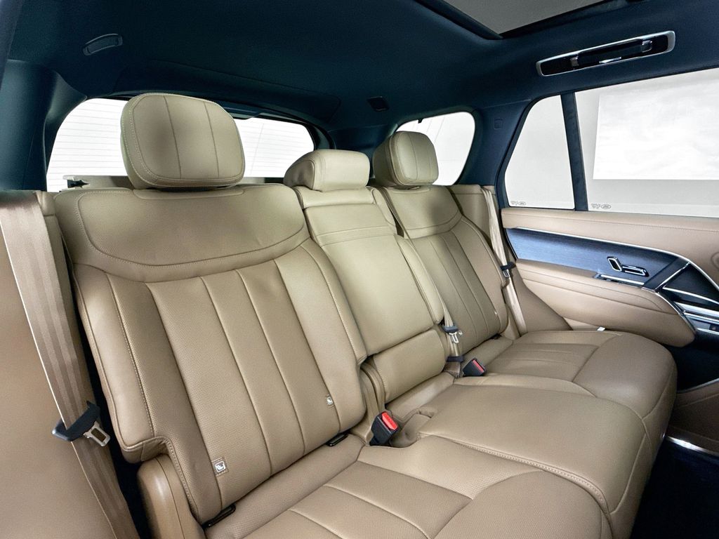 2026 Land Rover Range Rover SE - Photo 15