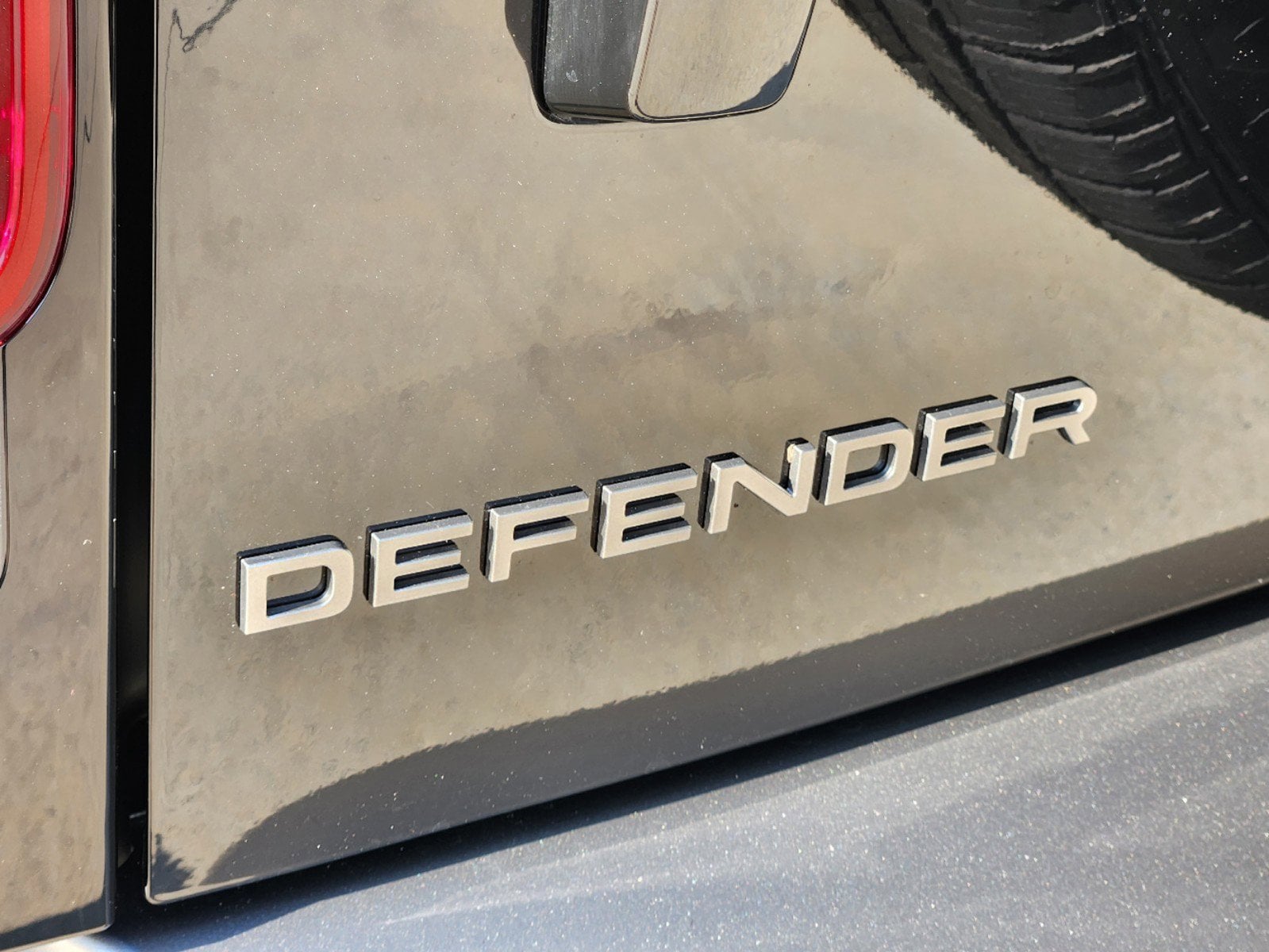 2025 Land Rover Defender X-Dynamic SE - Photo 29