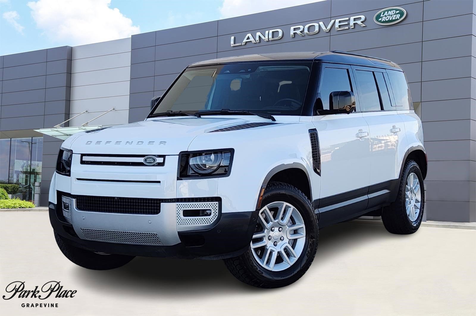 2025 Land Rover Defender S's photo