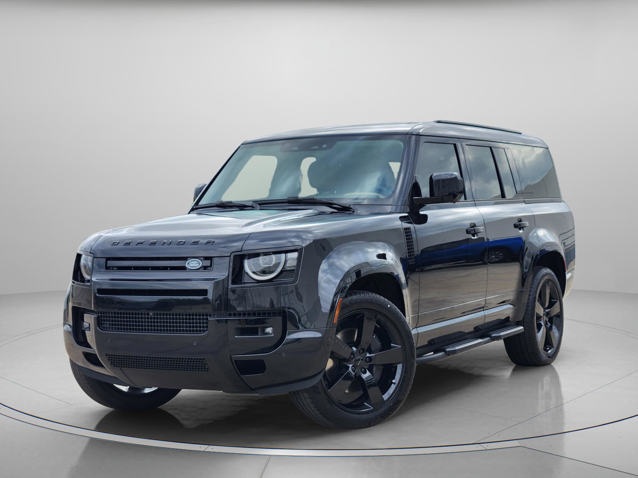 2026 Land Rover Defender 130 X-Dynamic SE P400's photo