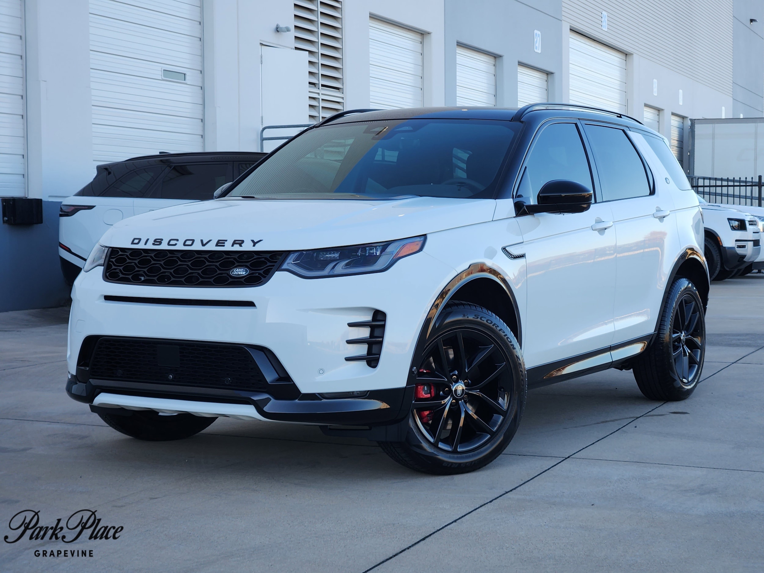 2025 Land Rover Discovery Sport Dynamic SE's photo