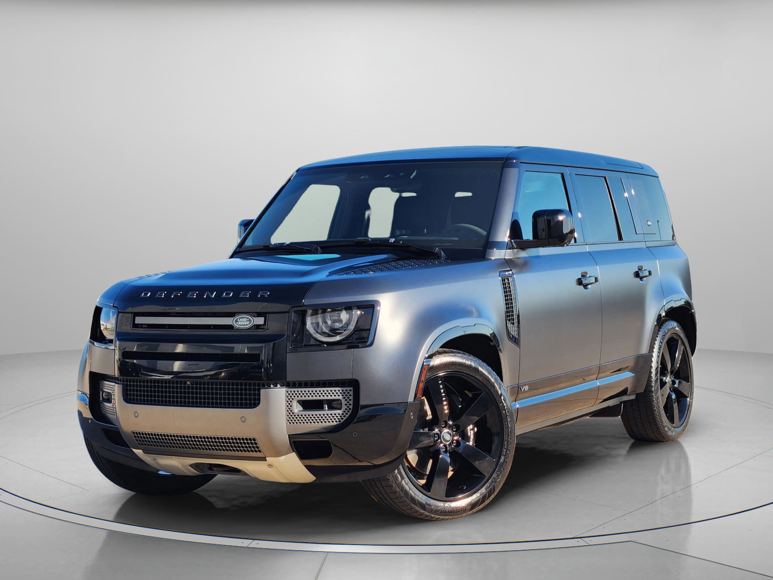 2023 Land Rover Defender V8's photo