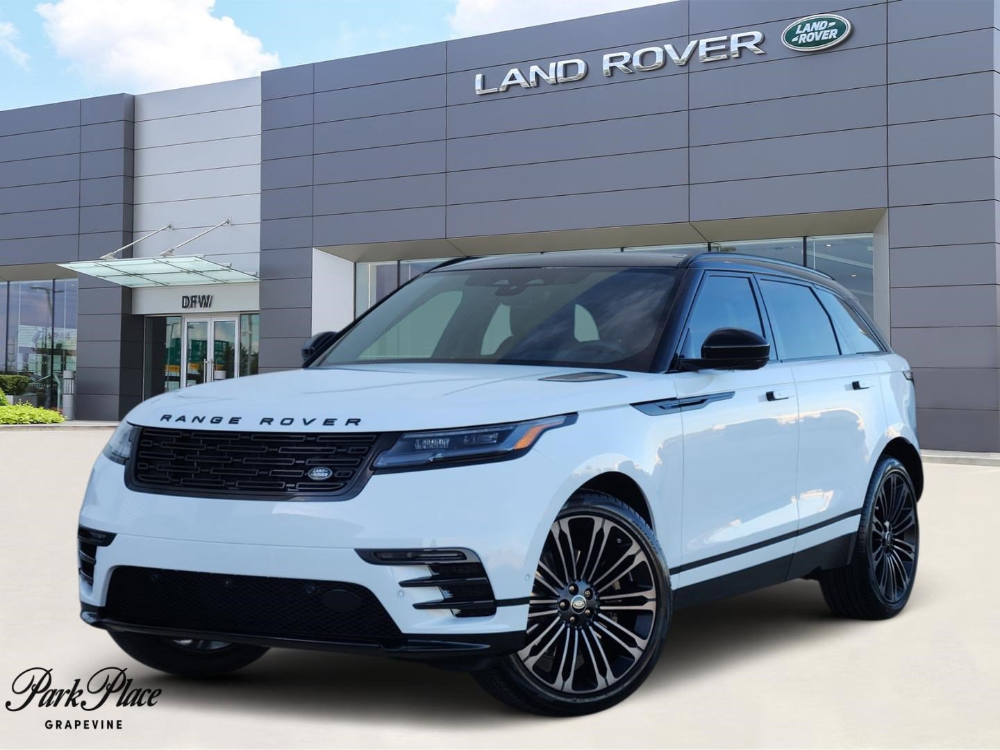 2026 Land Rover Range Rover Velar Dynamic SE's photo
