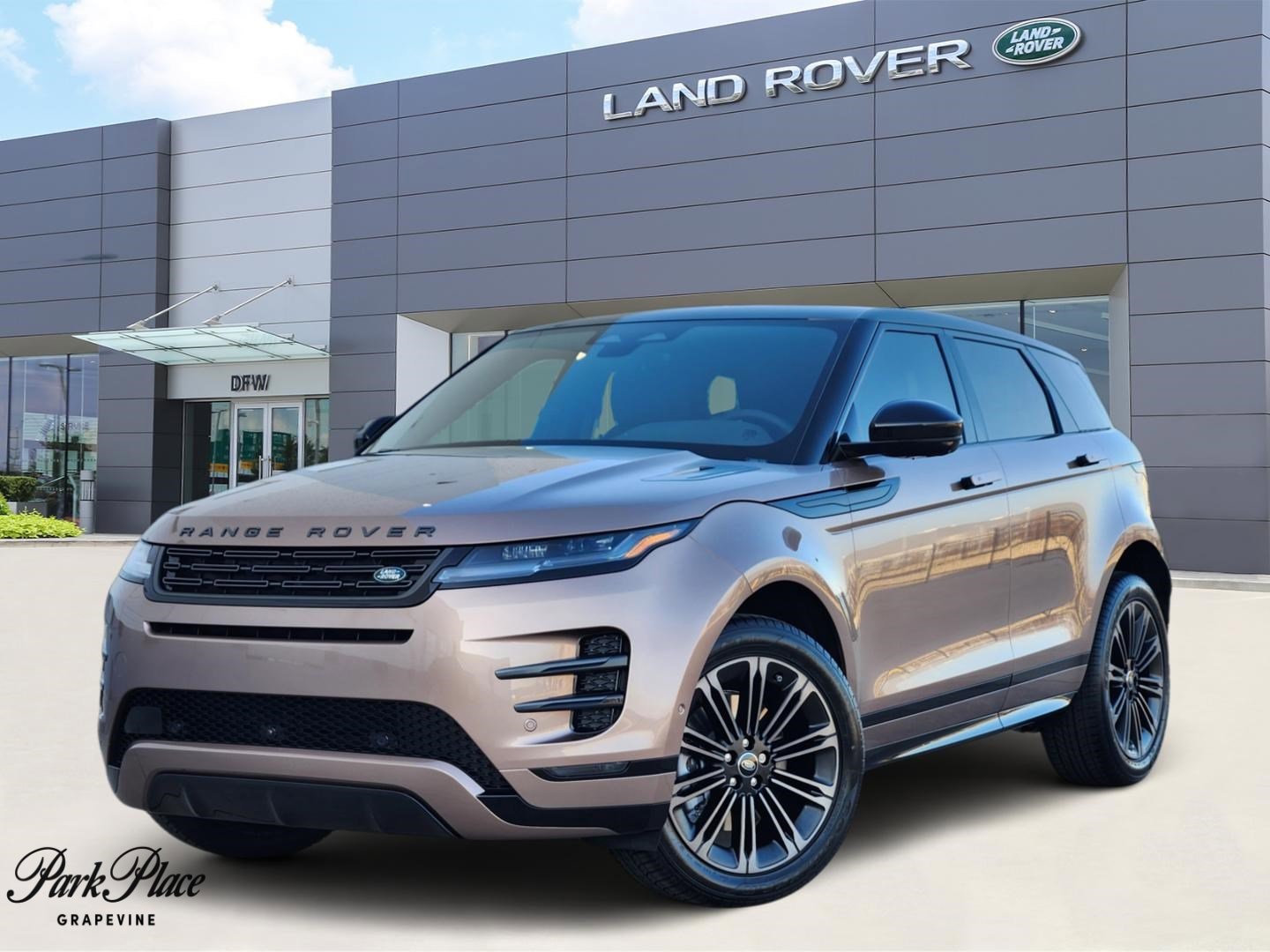 2026 Land Rover Range Rover Evoque Dynamic SE's photo