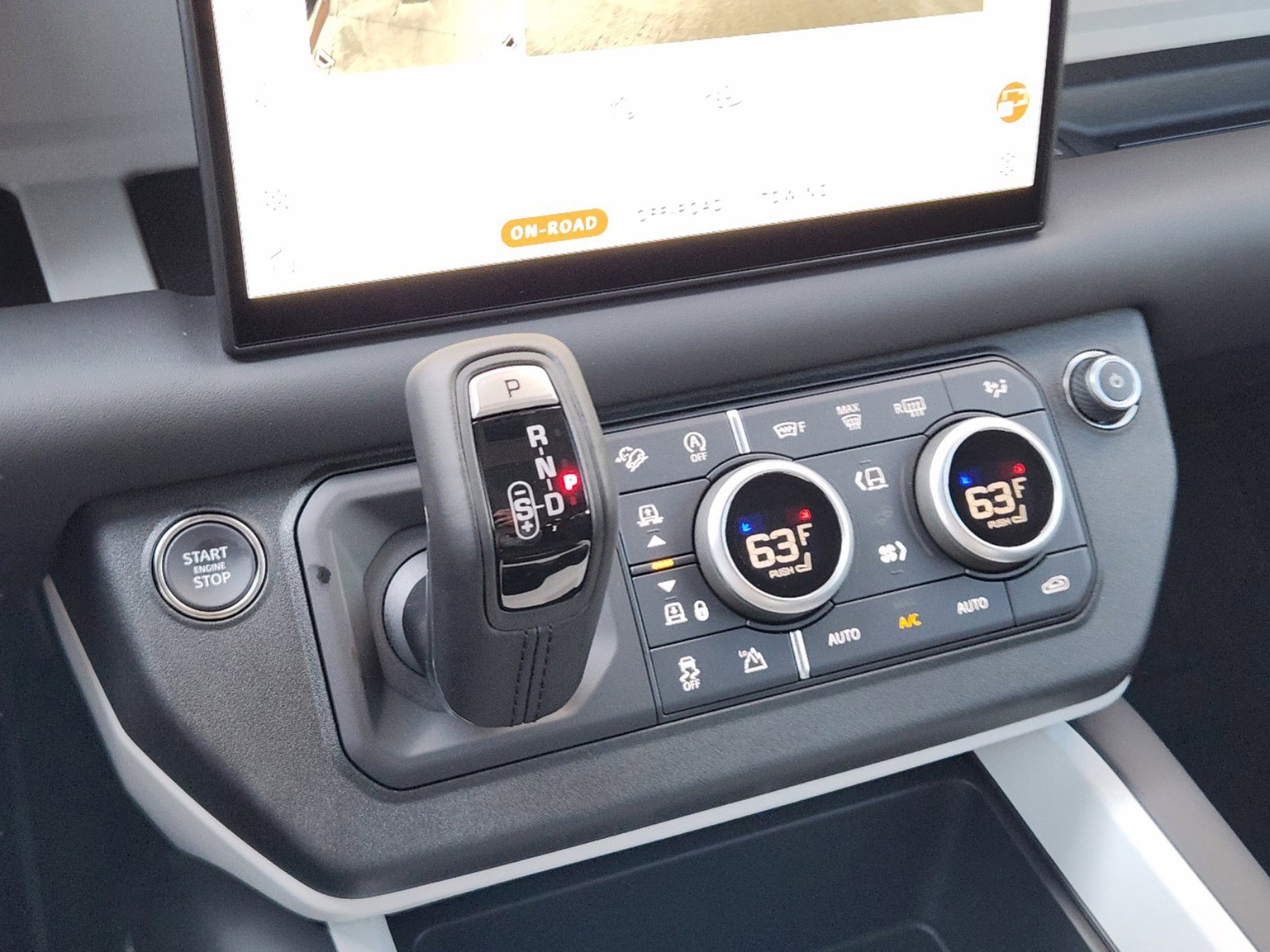 2025 Land Rover Defender X-Dynamic SE - Photo 15