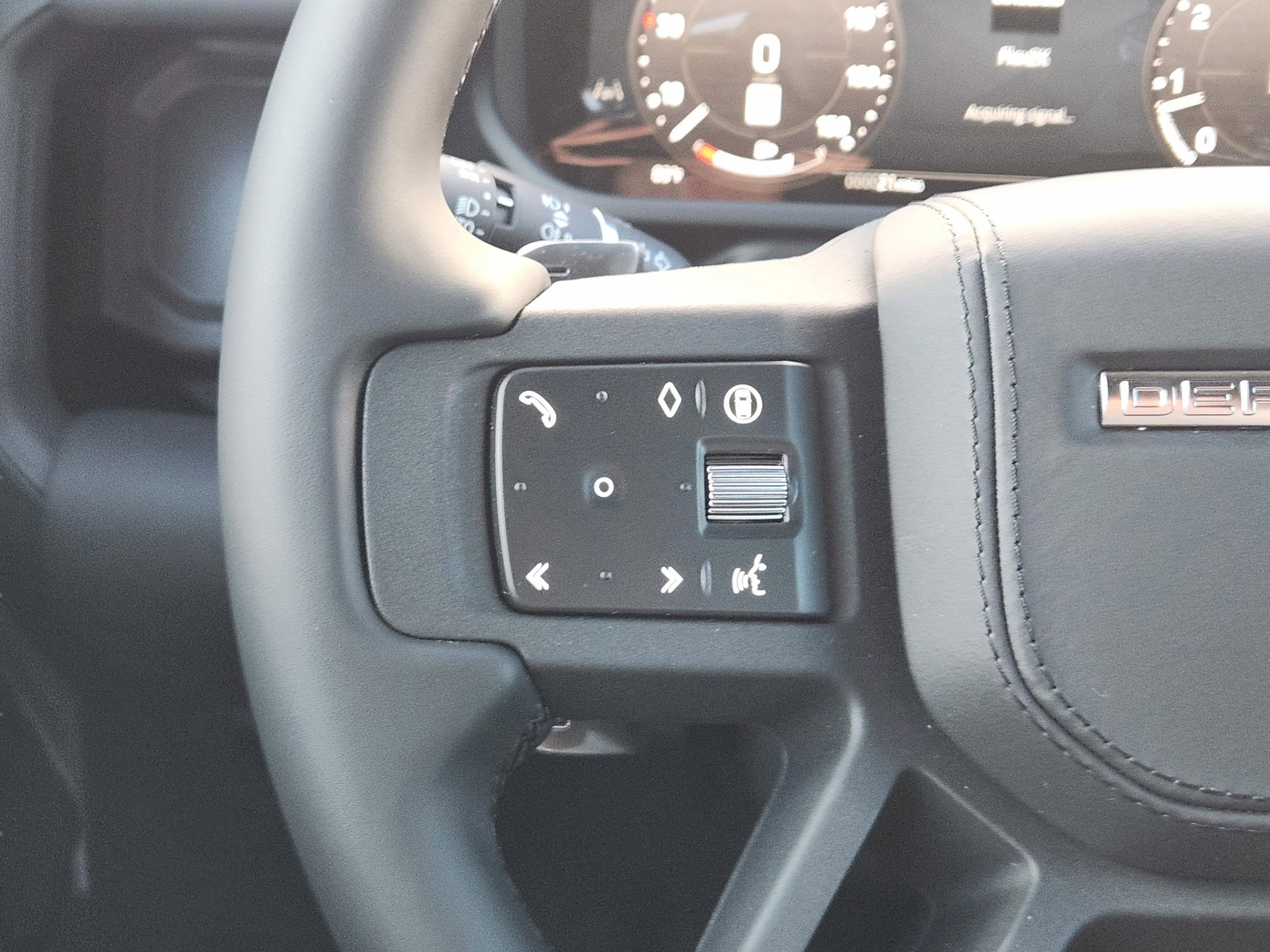 2025 Land Rover Defender V8 - Photo 23