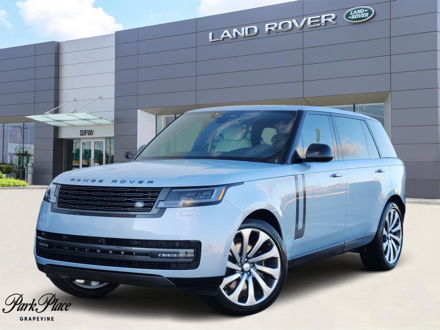 2025 Land Rover Range Rover SE's photo