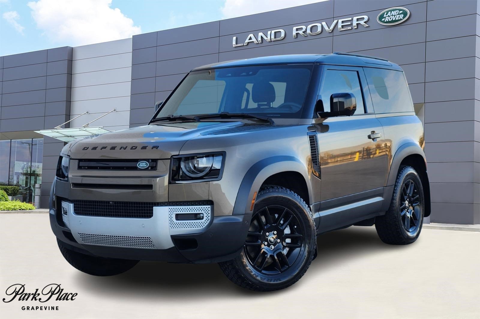 2025 Land Rover Defender S's photo