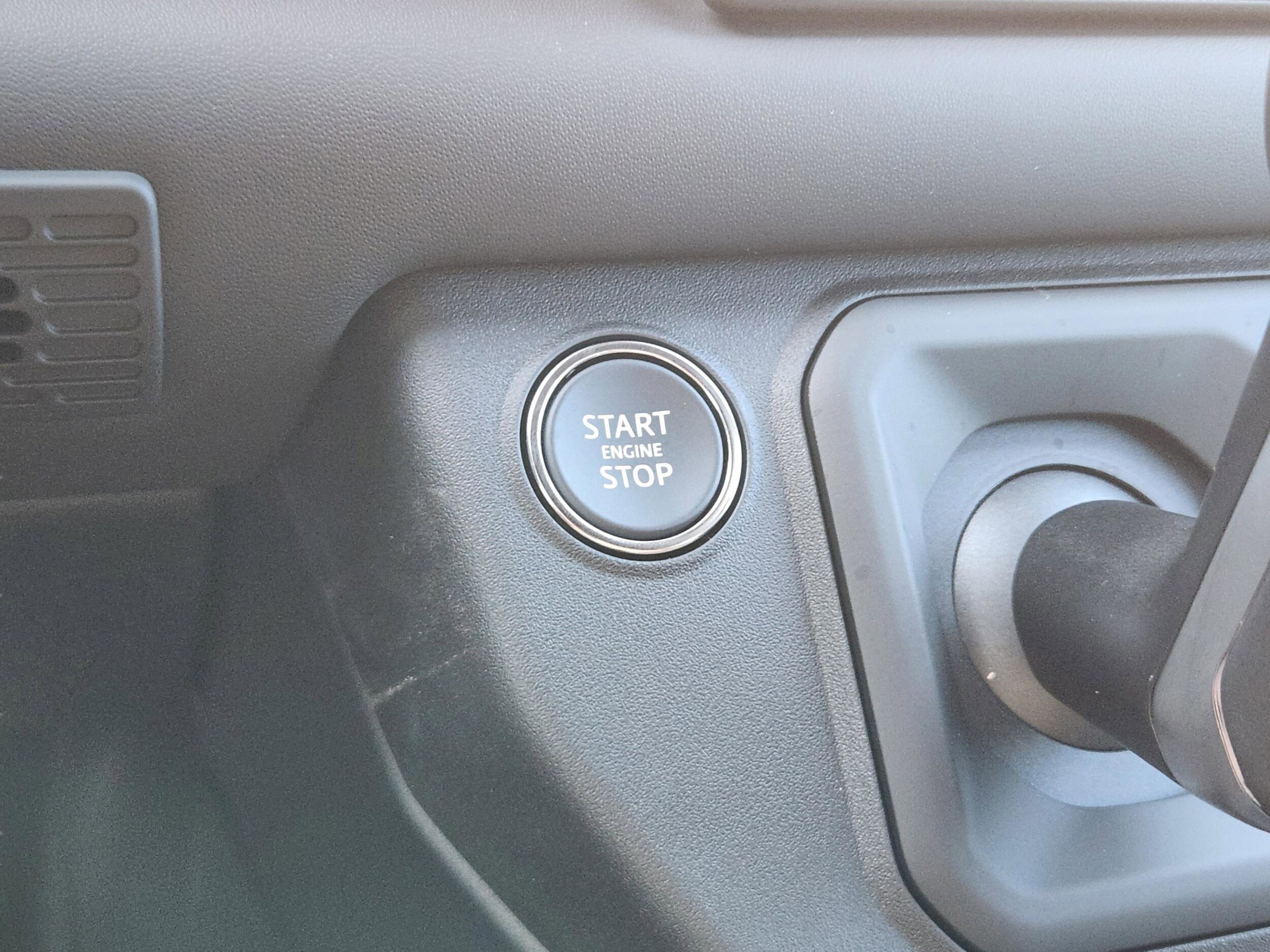 2025 Land Rover Defender V8 - Photo 15