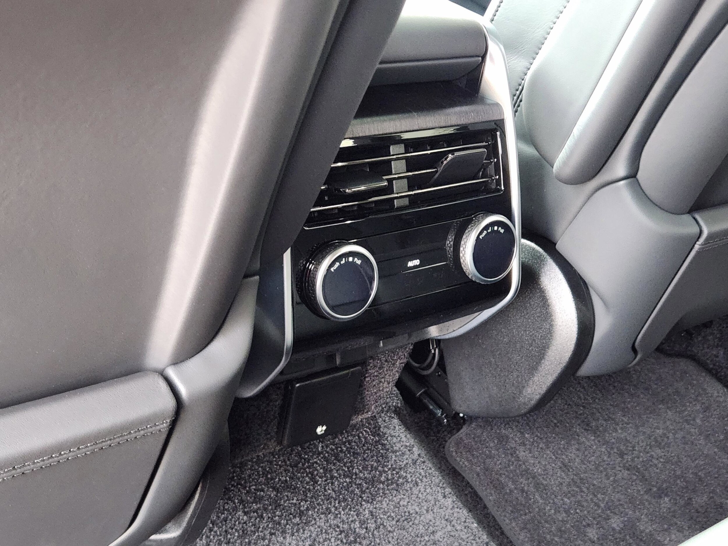 2025 Land Rover Range Rover SE - Photo 26