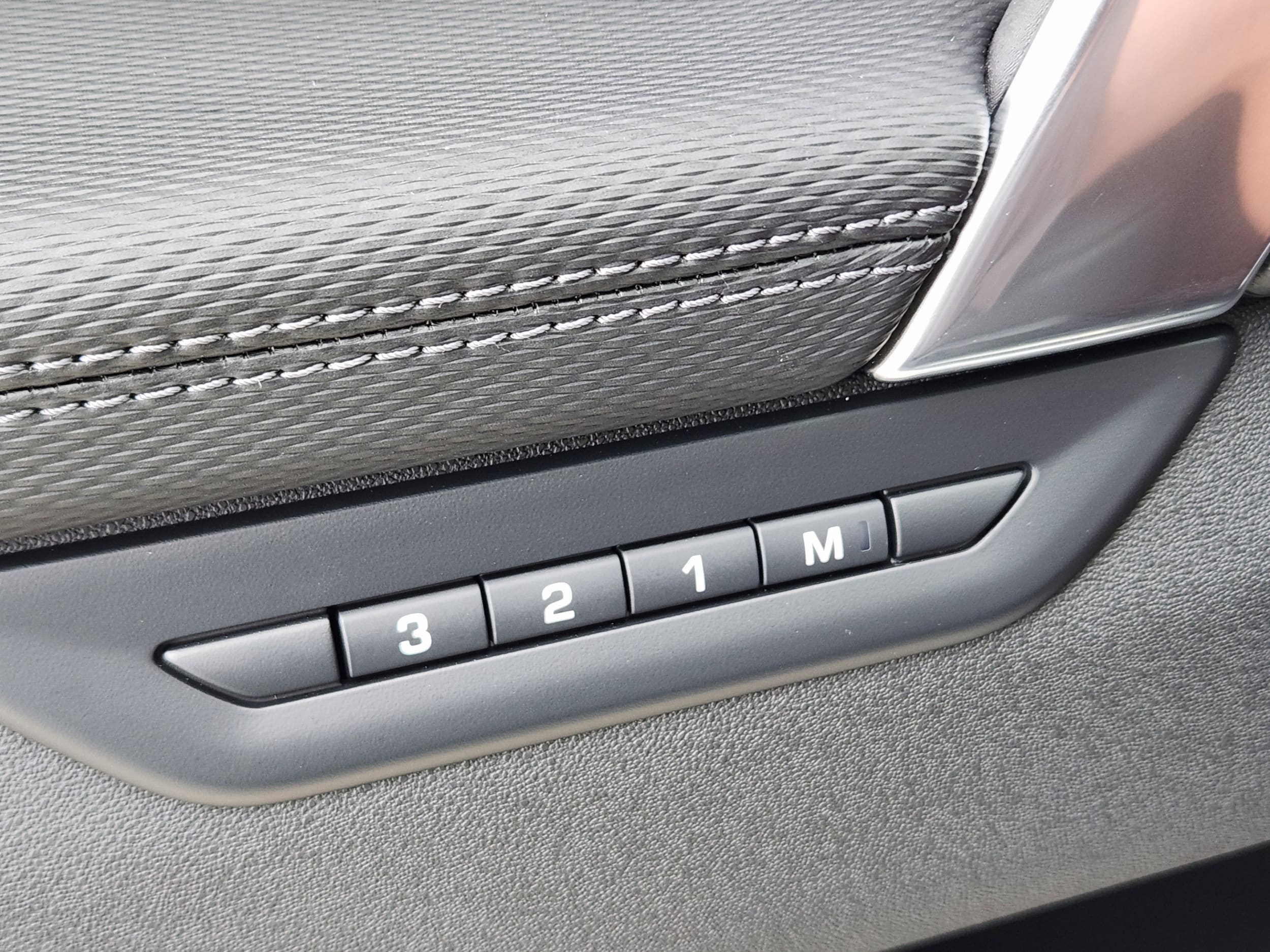 2025 Land Rover Discovery Sport Dynamic SE - Photo 17