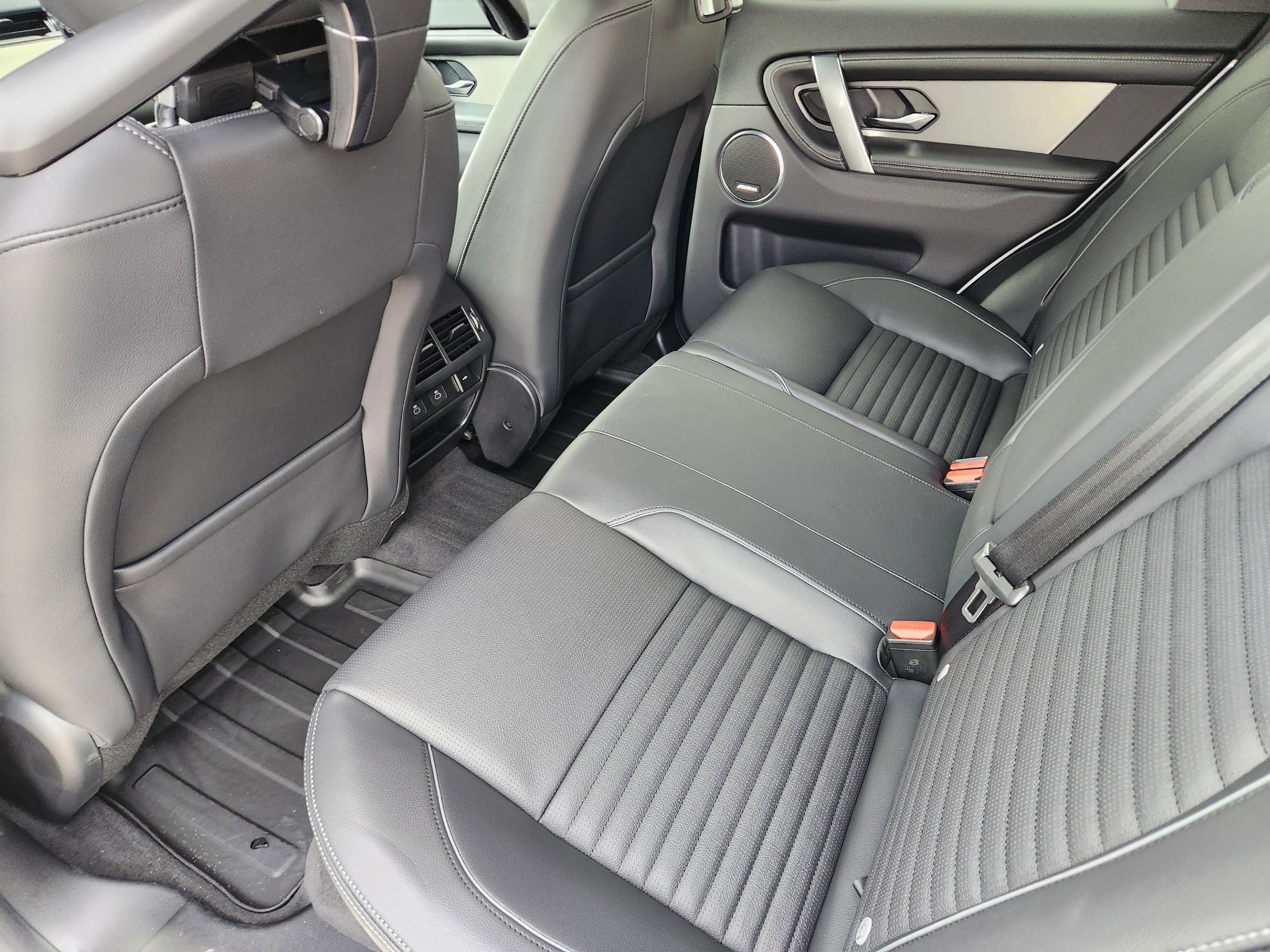 2025 Land Rover Discovery Sport Dynamic SE - Photo 24