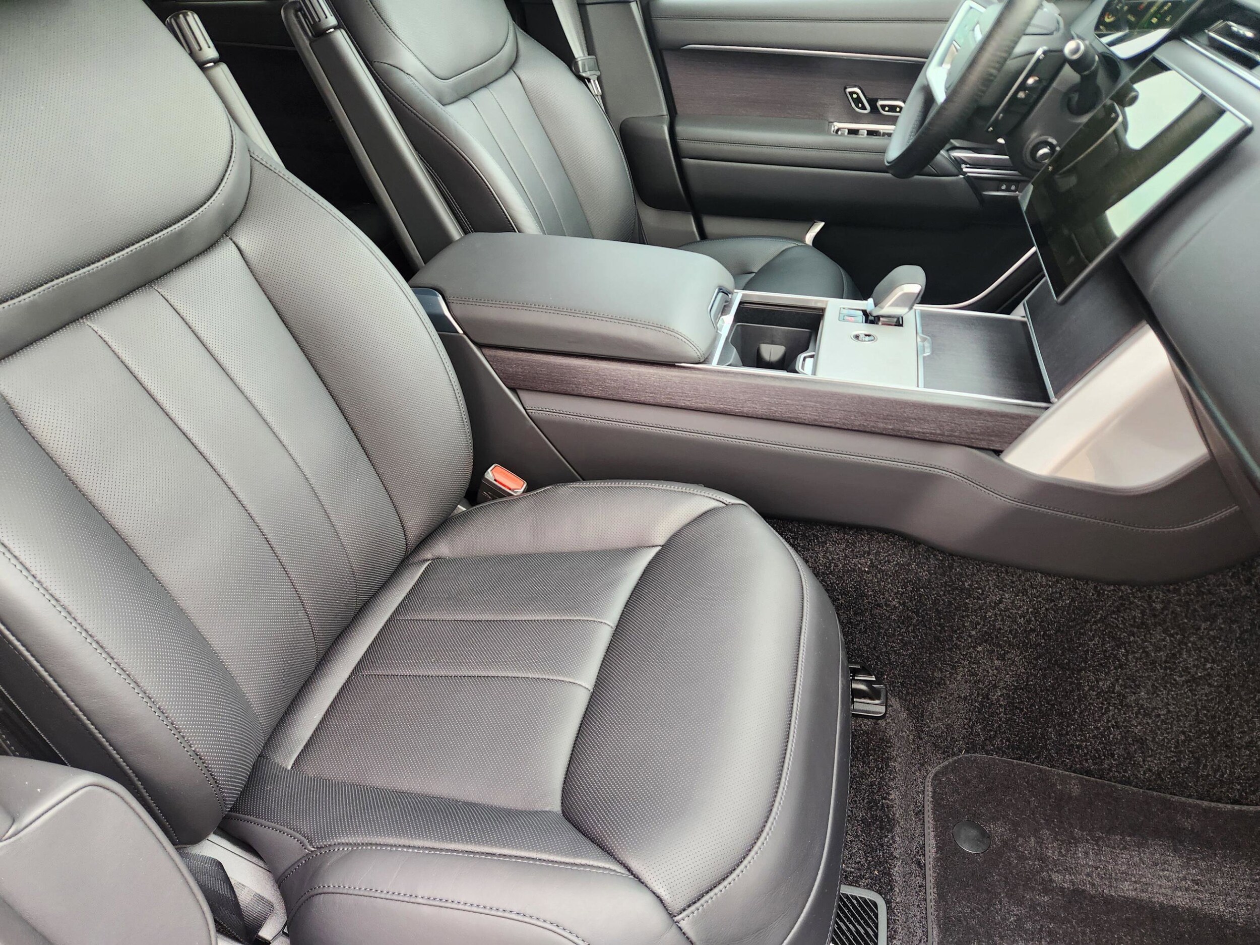 2025 Land Rover Range Rover SE - Photo 9