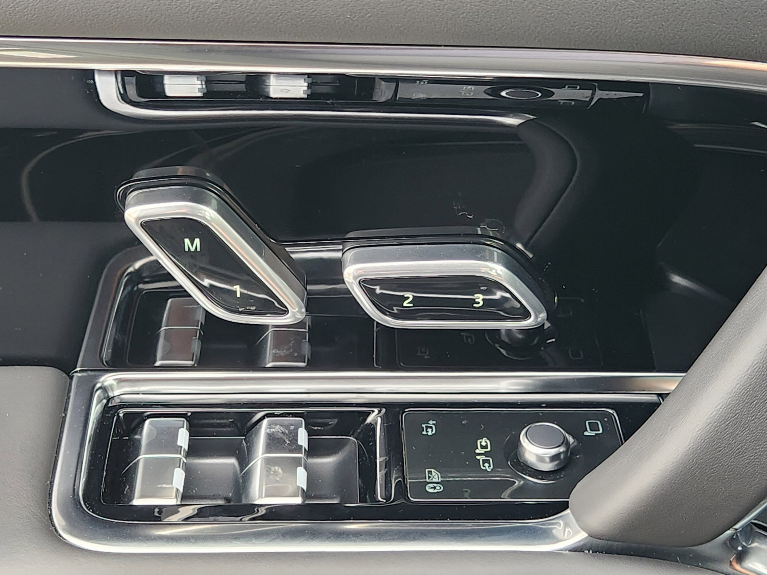 2026 Land Rover Range Rover SE - Photo 23