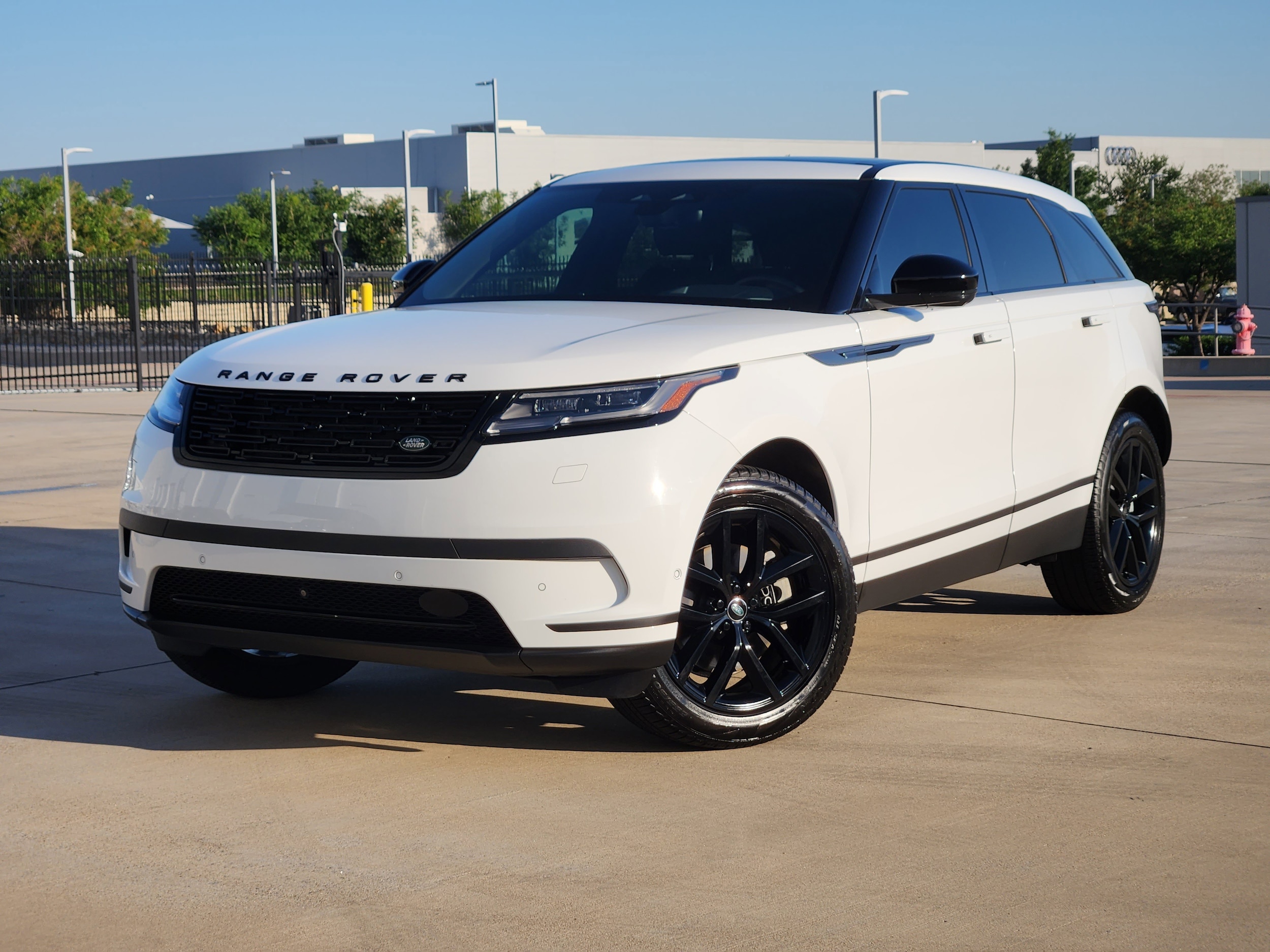 2025 Land Rover Range Rover Velar P250 S's photo