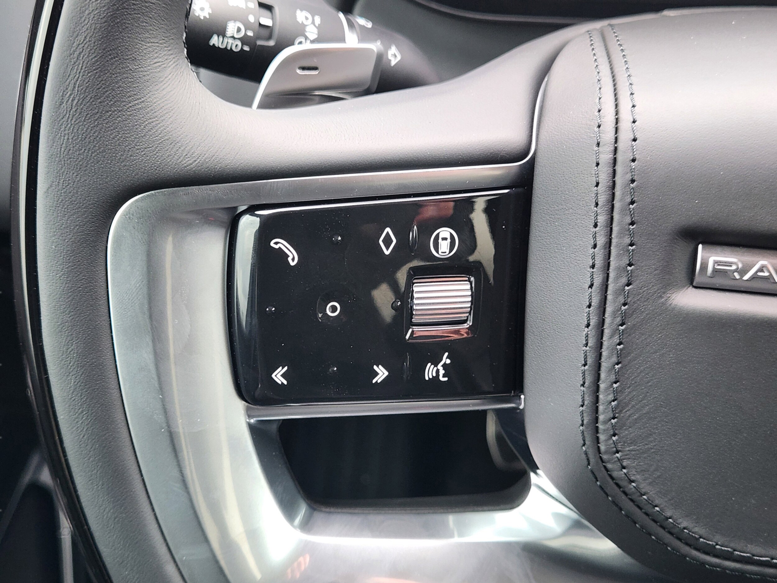 2026 Land Rover Range Rover SE - Photo 29