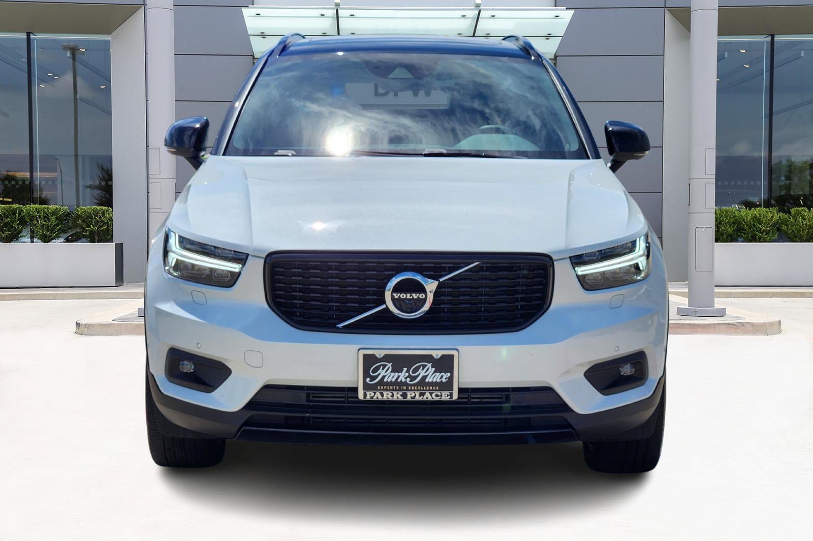 Used 2021 Volvo XC40 R-Design with VIN YV4162UM3M2427675 for sale in Dfw, TX