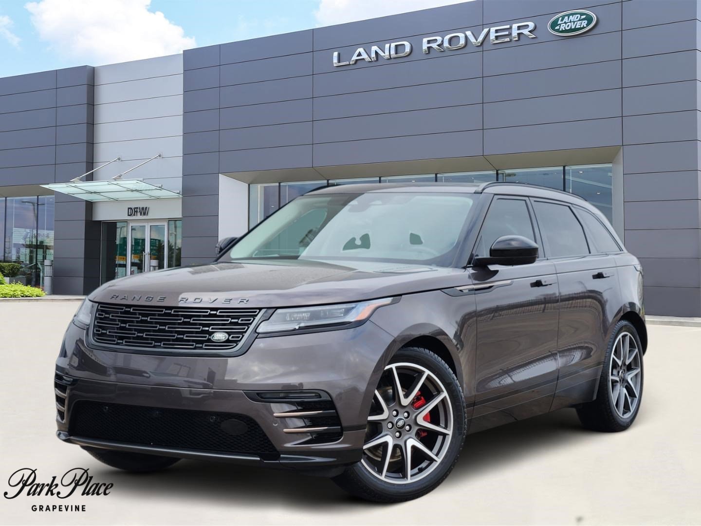 2025 Land Rover Range Rover Velar Dynamic SE's photo