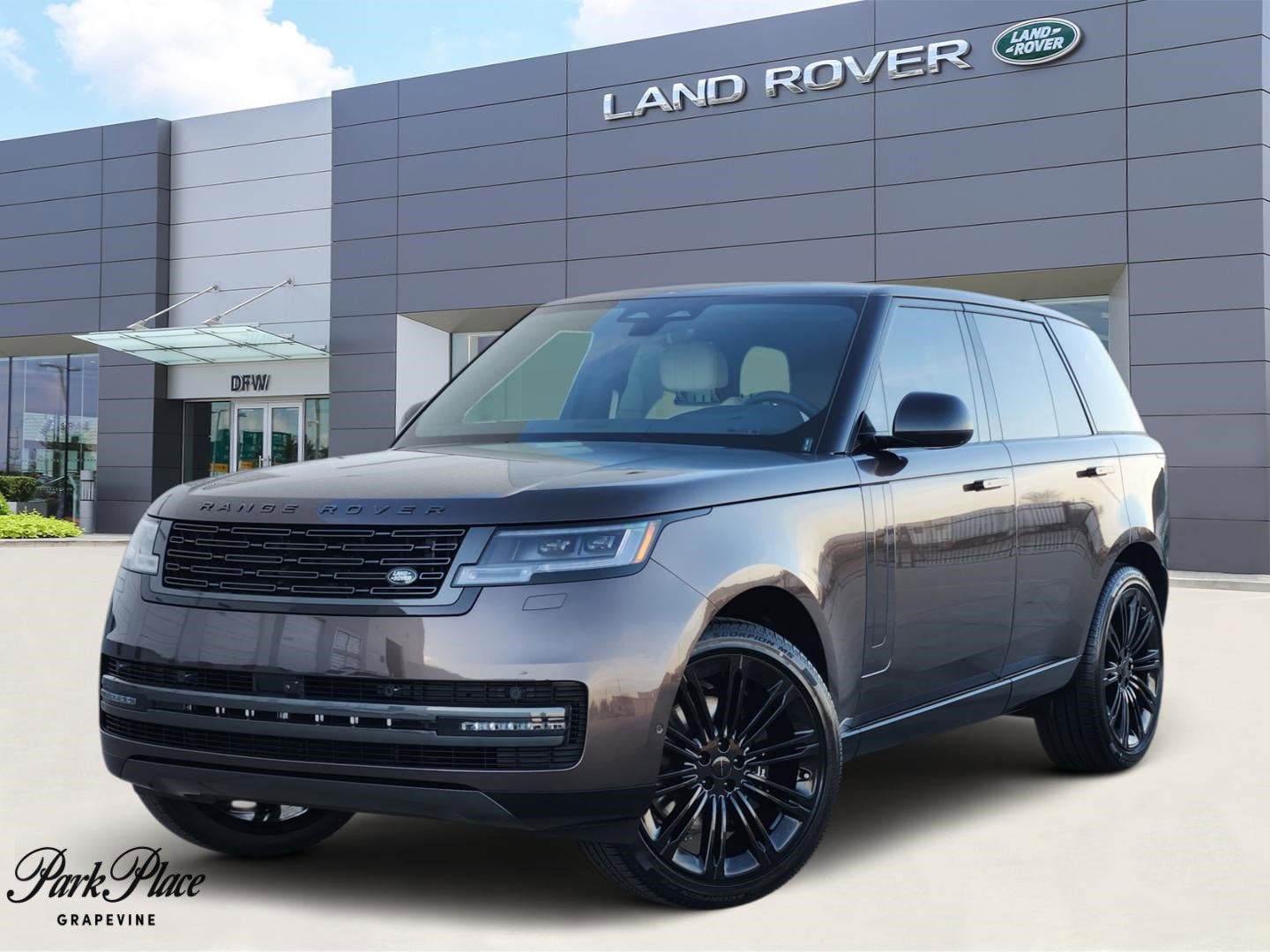 2026 Land Rover Range Rover SE's photo
