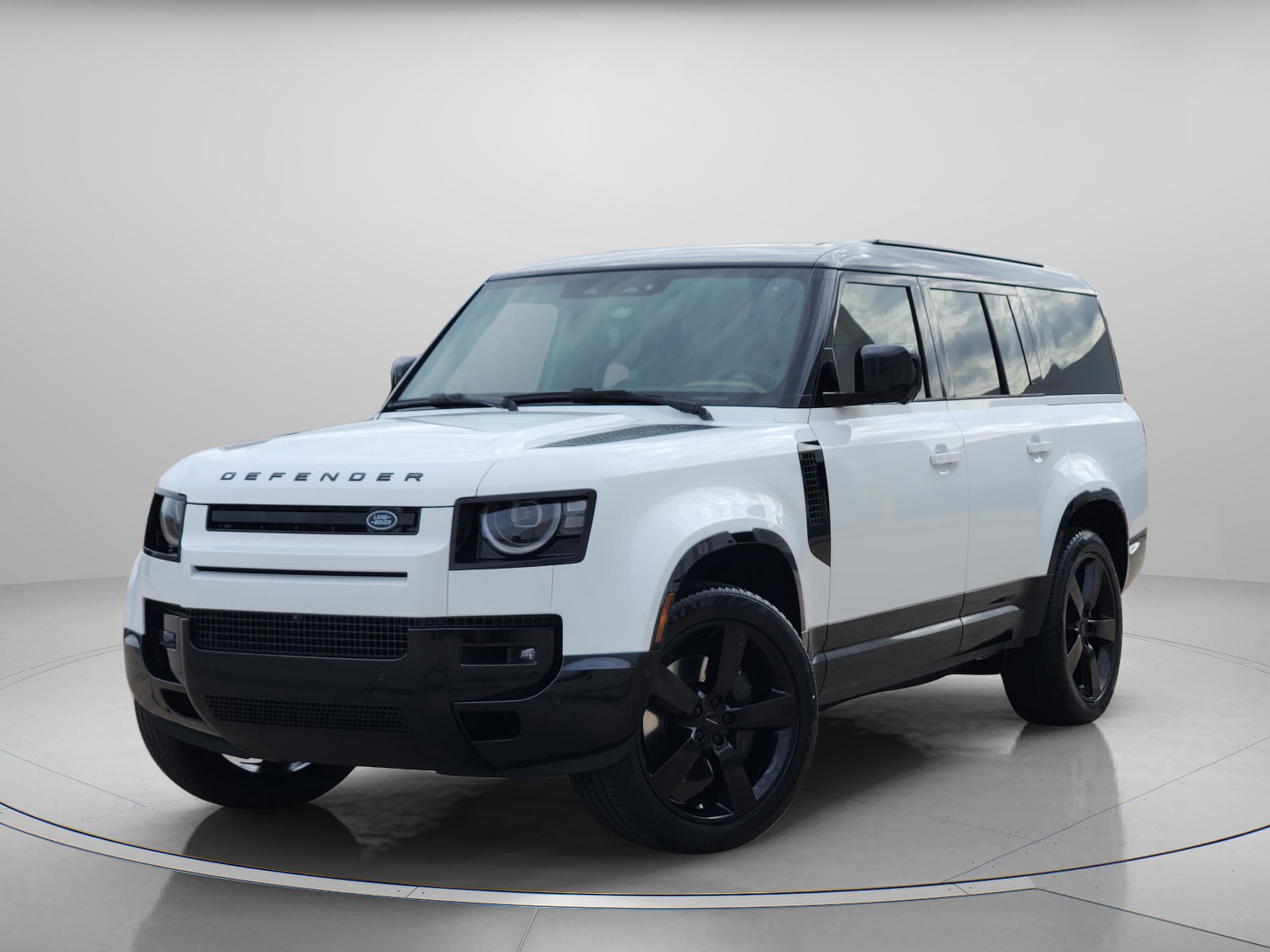 2026 Land Rover Defender 130 X-Dynamic SE P400's photo