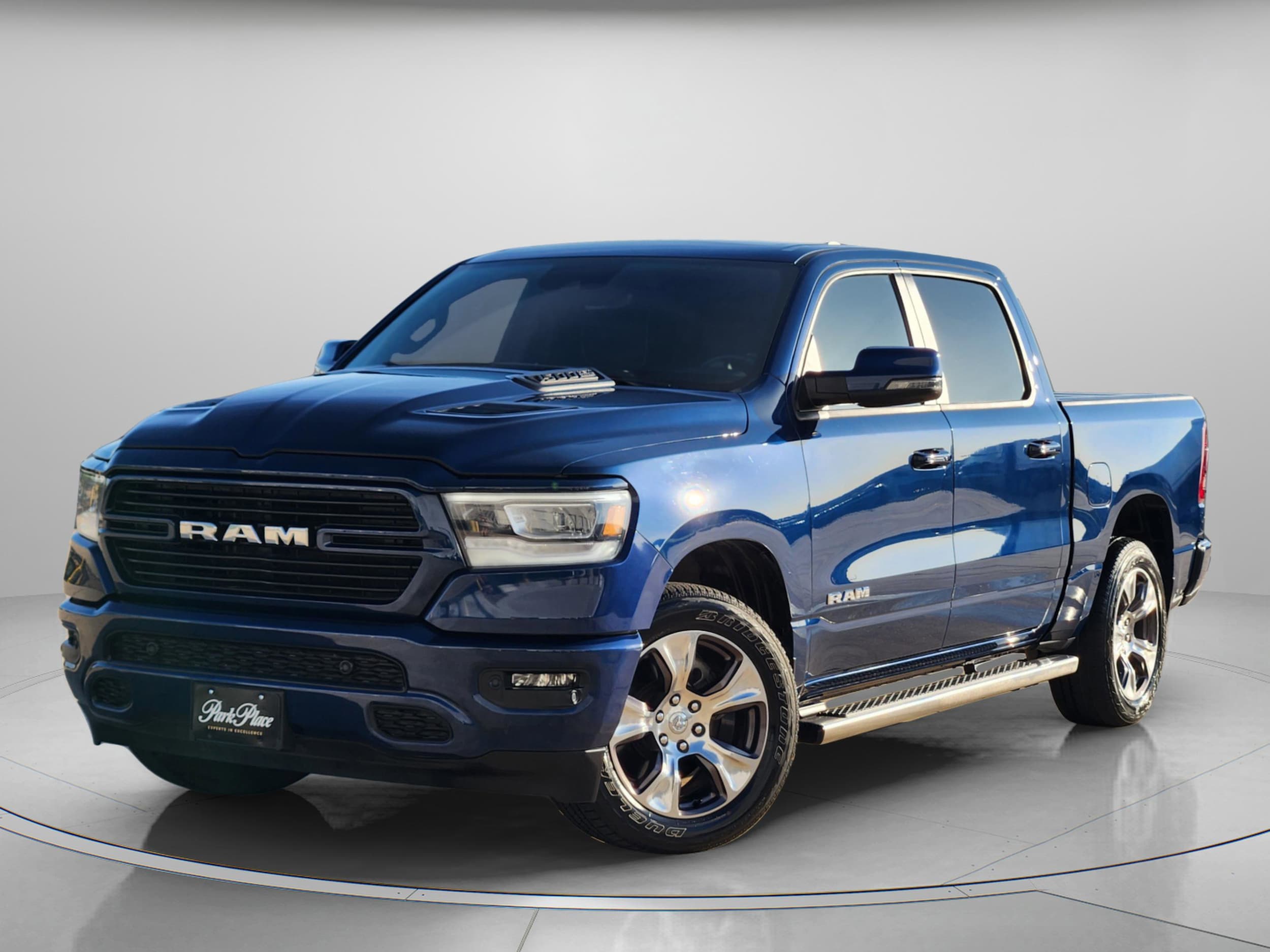 2024 RAM 1500 Laramie 4x4 Crew Cab 5'7's photo