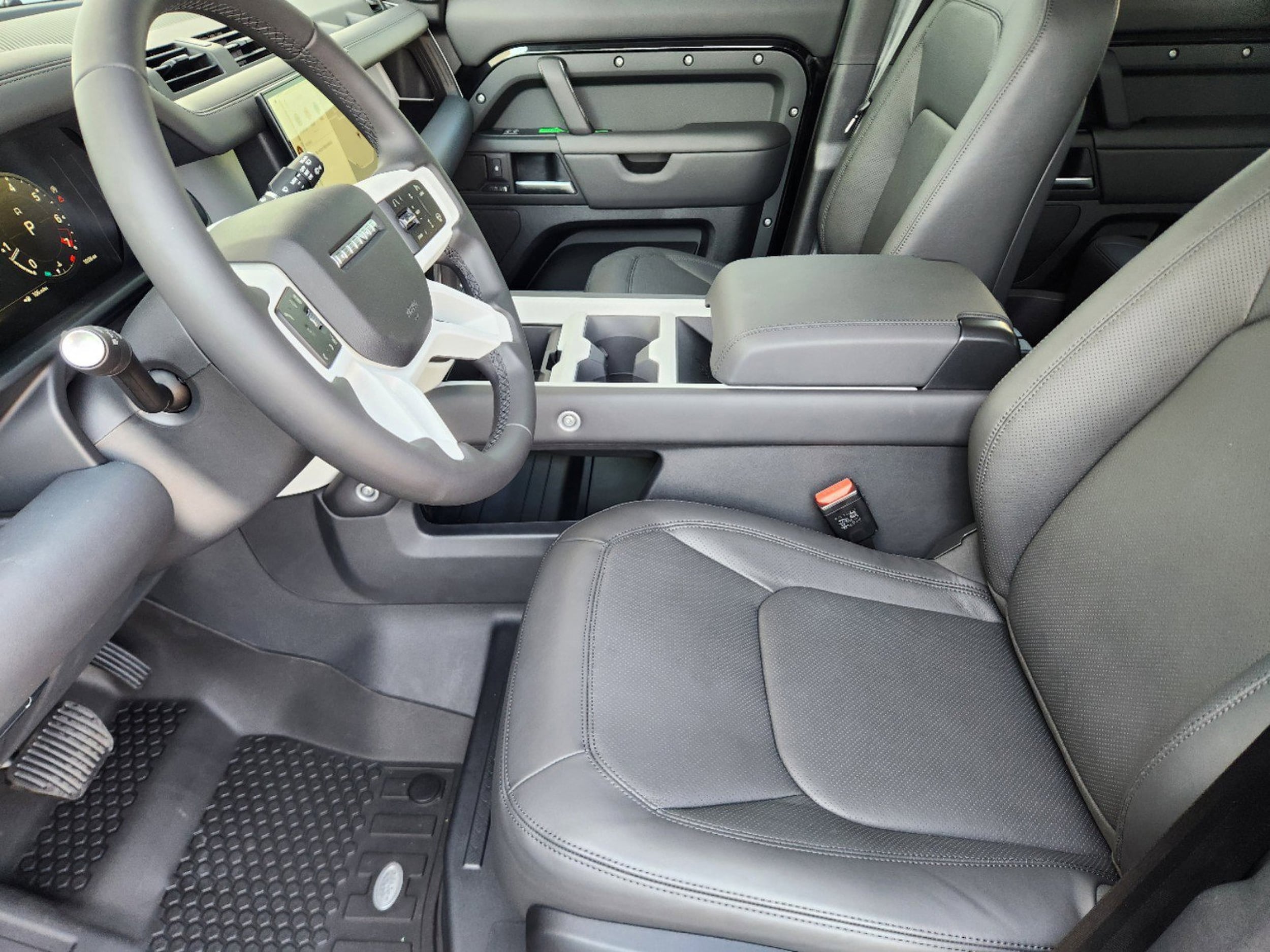 2025 Land Rover Defender X-Dynamic SE - Photo 9