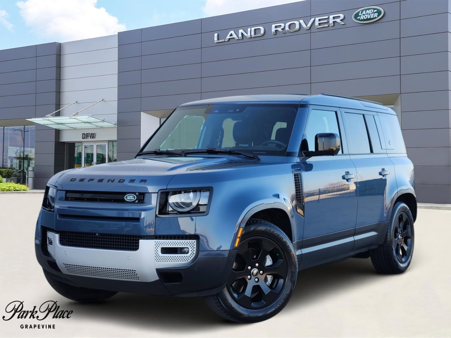 2023 Land Rover Defender SE's photo