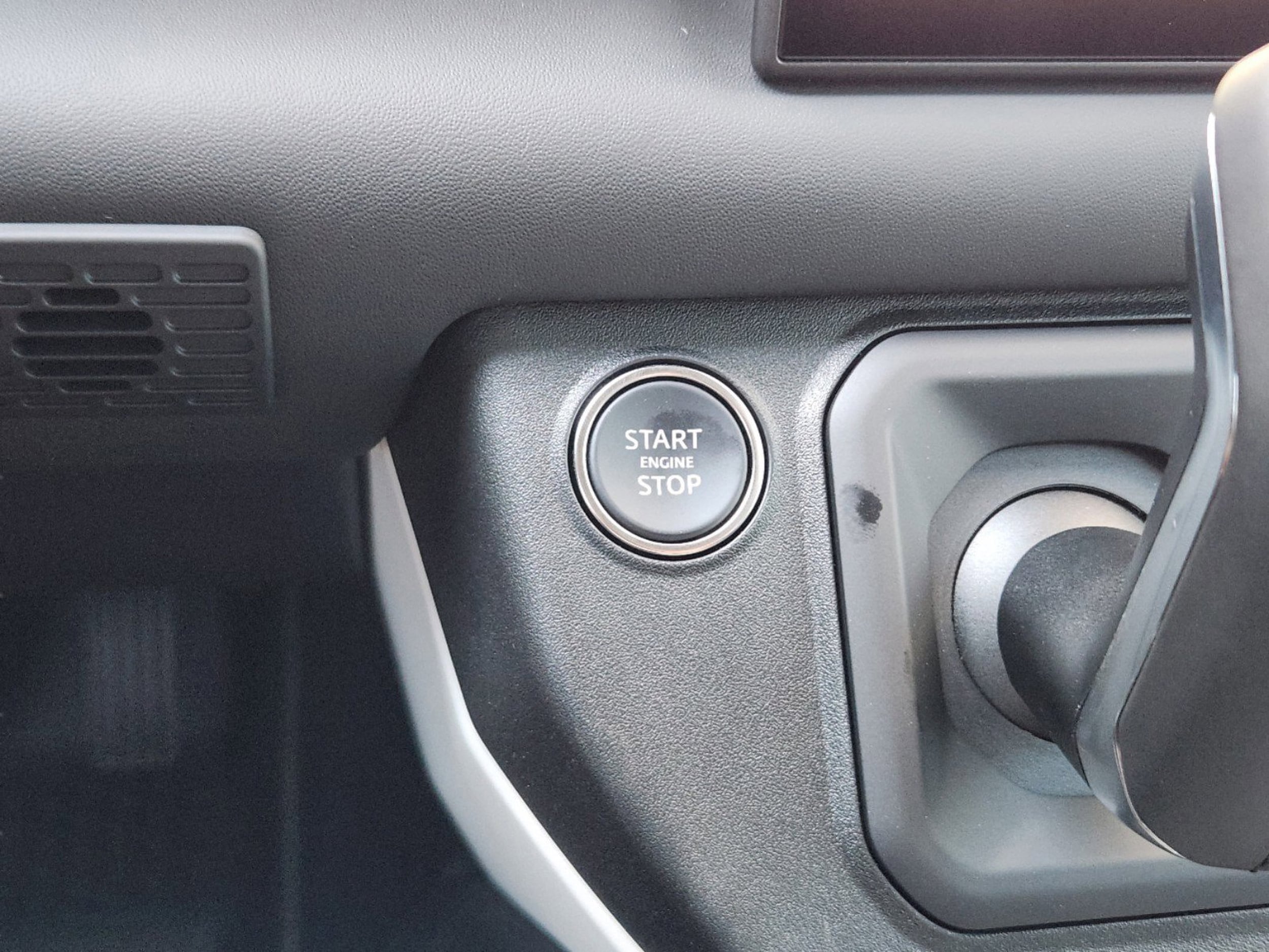 2025 Land Rover Defender X-Dynamic SE - Photo 16