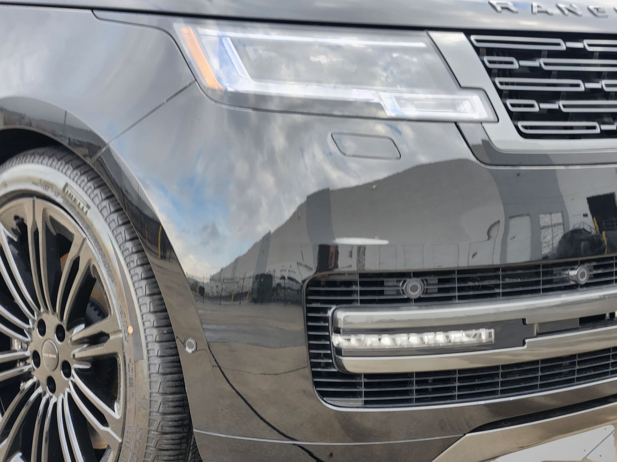 2026 Land Rover Range Rover SE - Photo 8