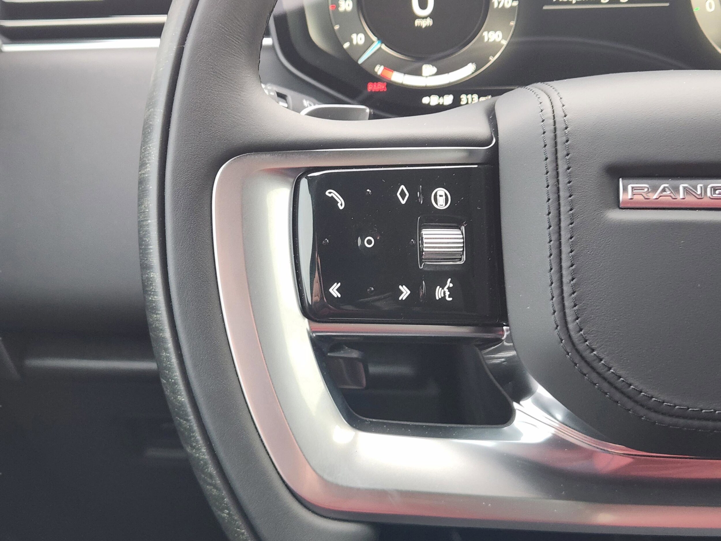 2025 Land Rover Range Rover SE - Photo 23