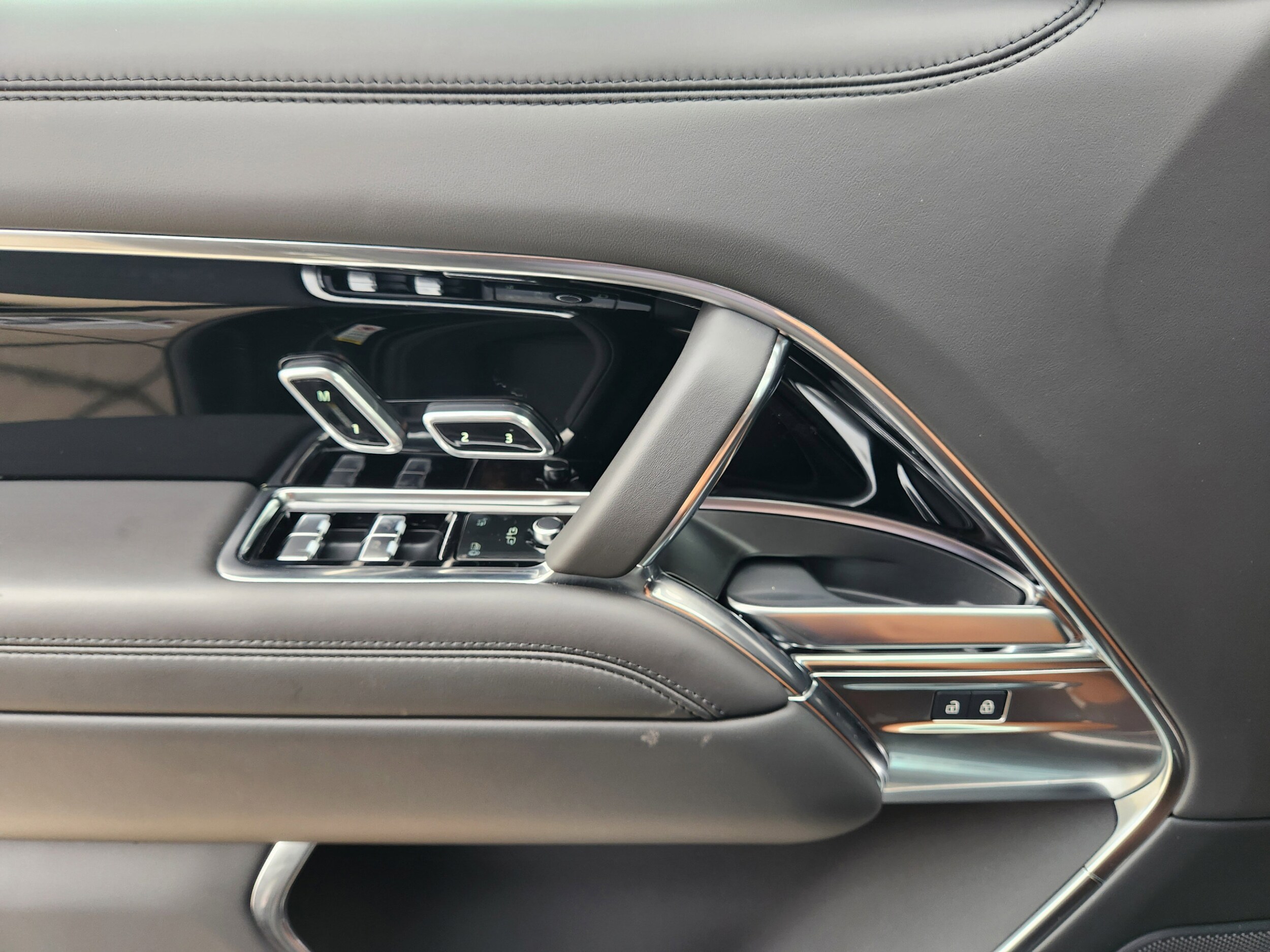 2026 Land Rover Range Rover SE - Photo 24